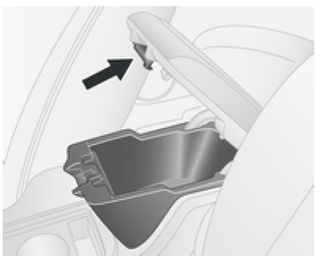 Compartiment dans l'accoudoir avant
